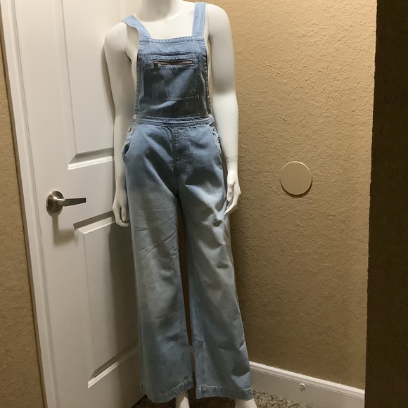 🛑 Forever 21 Light Wash Overalls NWT - Picture 1 of 5